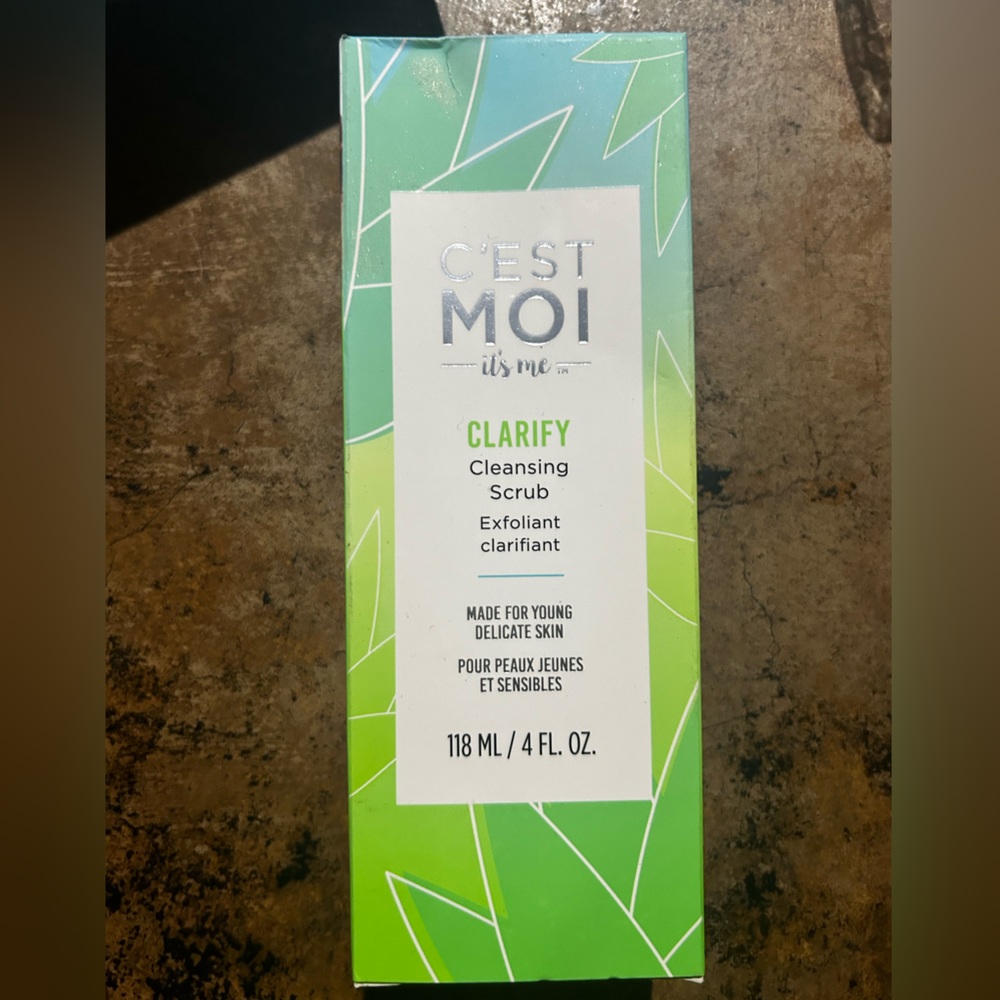 C’est moi clarifying cleansing scrub